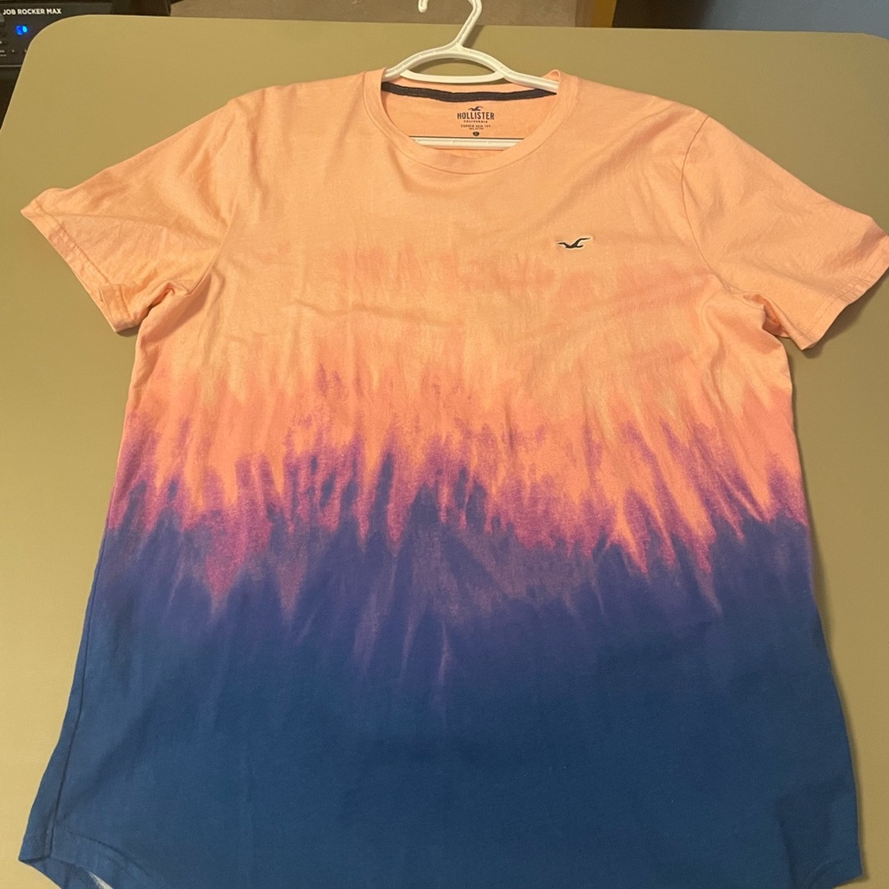 Pink/blue gradient Hollister crewneck, curved hem T-shirt